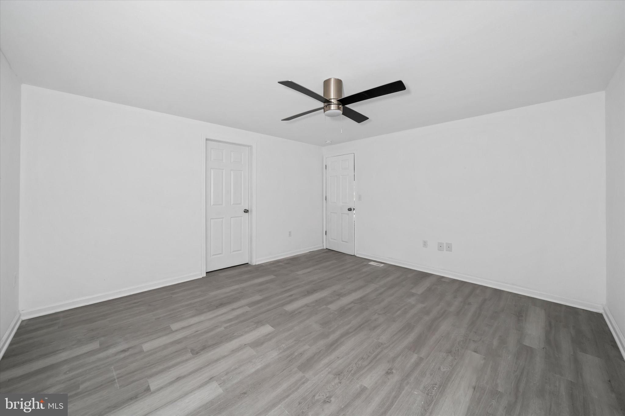 11585 GLEN CIRCLE