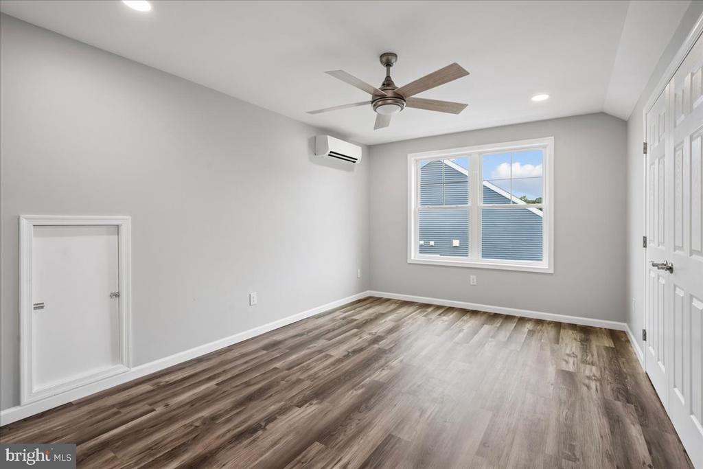 127 Carriage Dr.