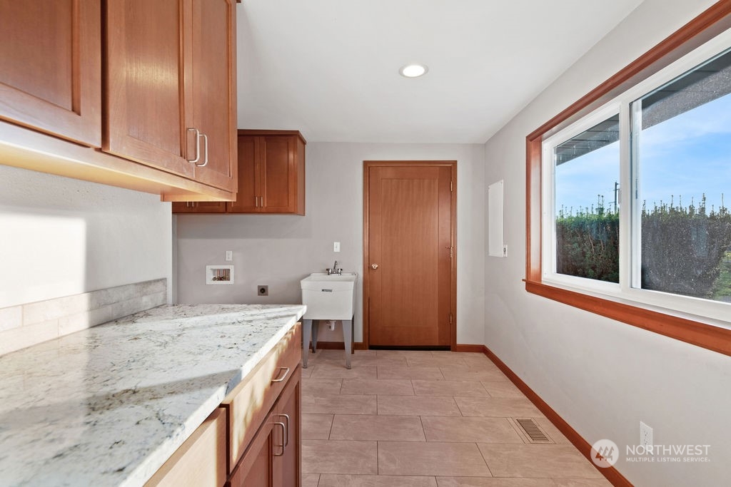 16303 Roosevelt Road