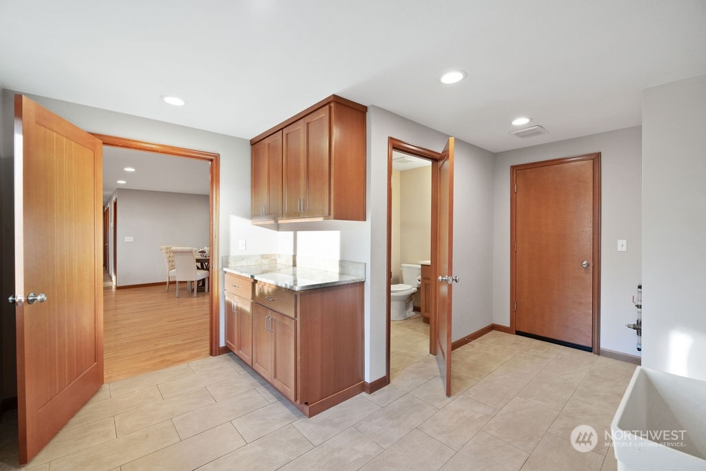 16303 Roosevelt Road