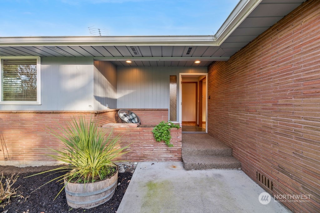 16303 Roosevelt Road