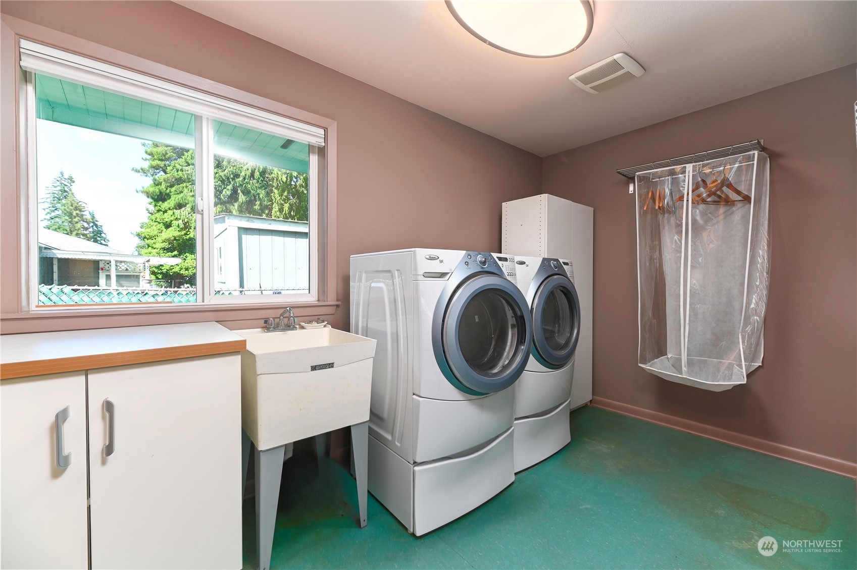 5117 W View Drive