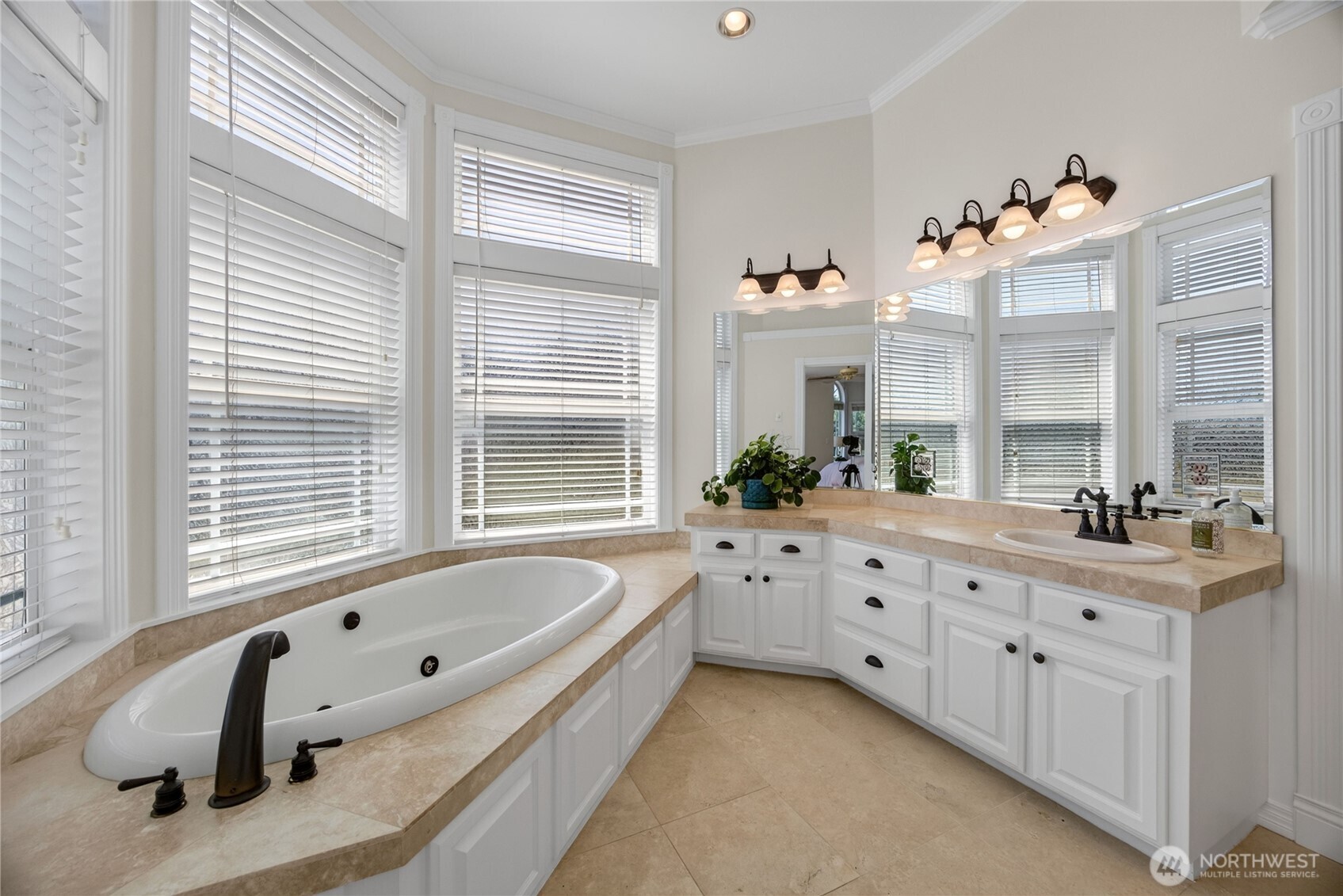 5822 Northridge Drive