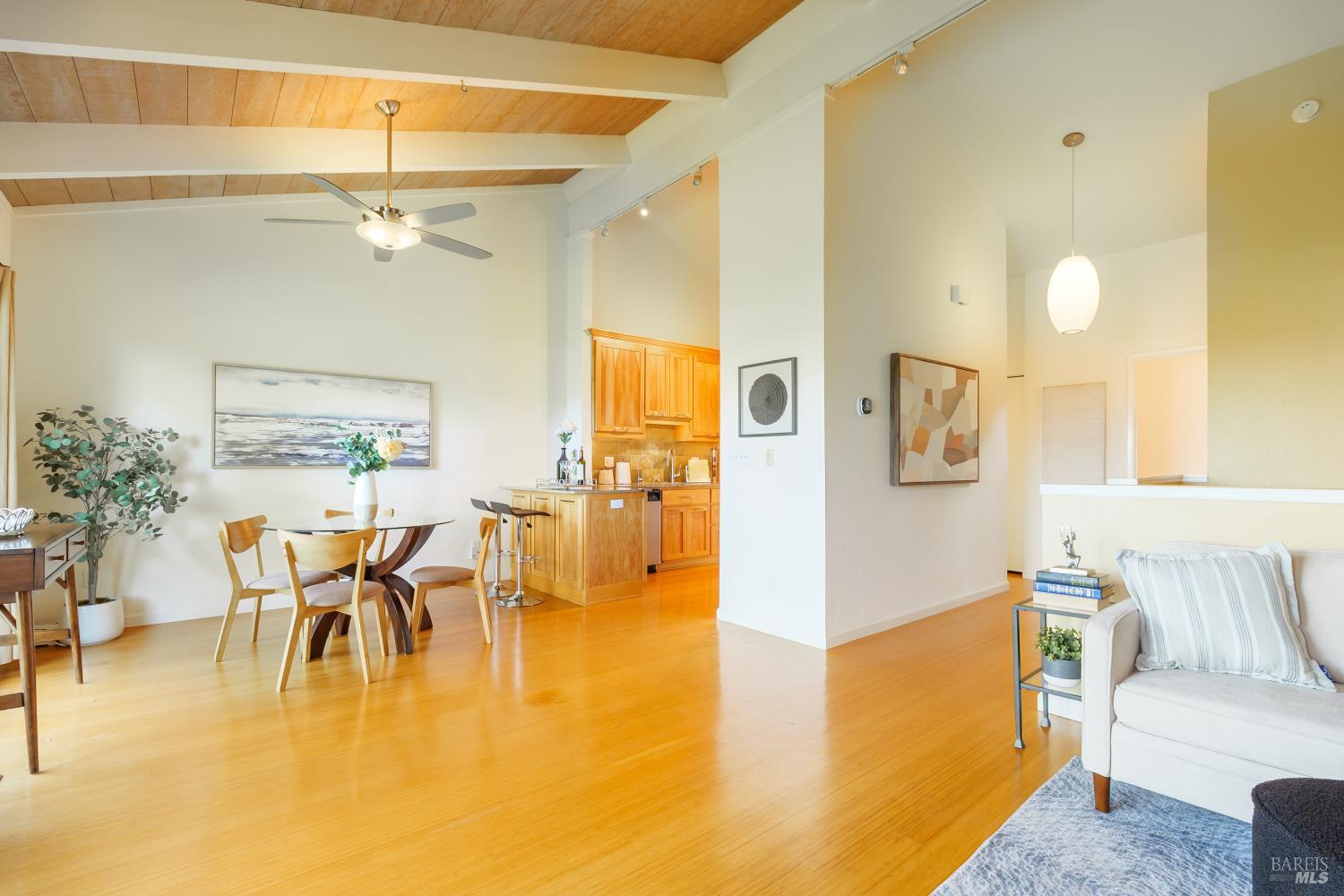 132 Tiburon Boulevard