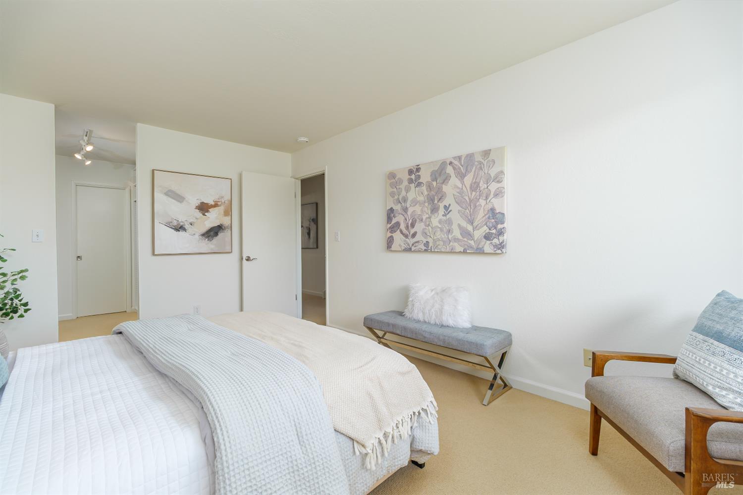132 Tiburon Boulevard