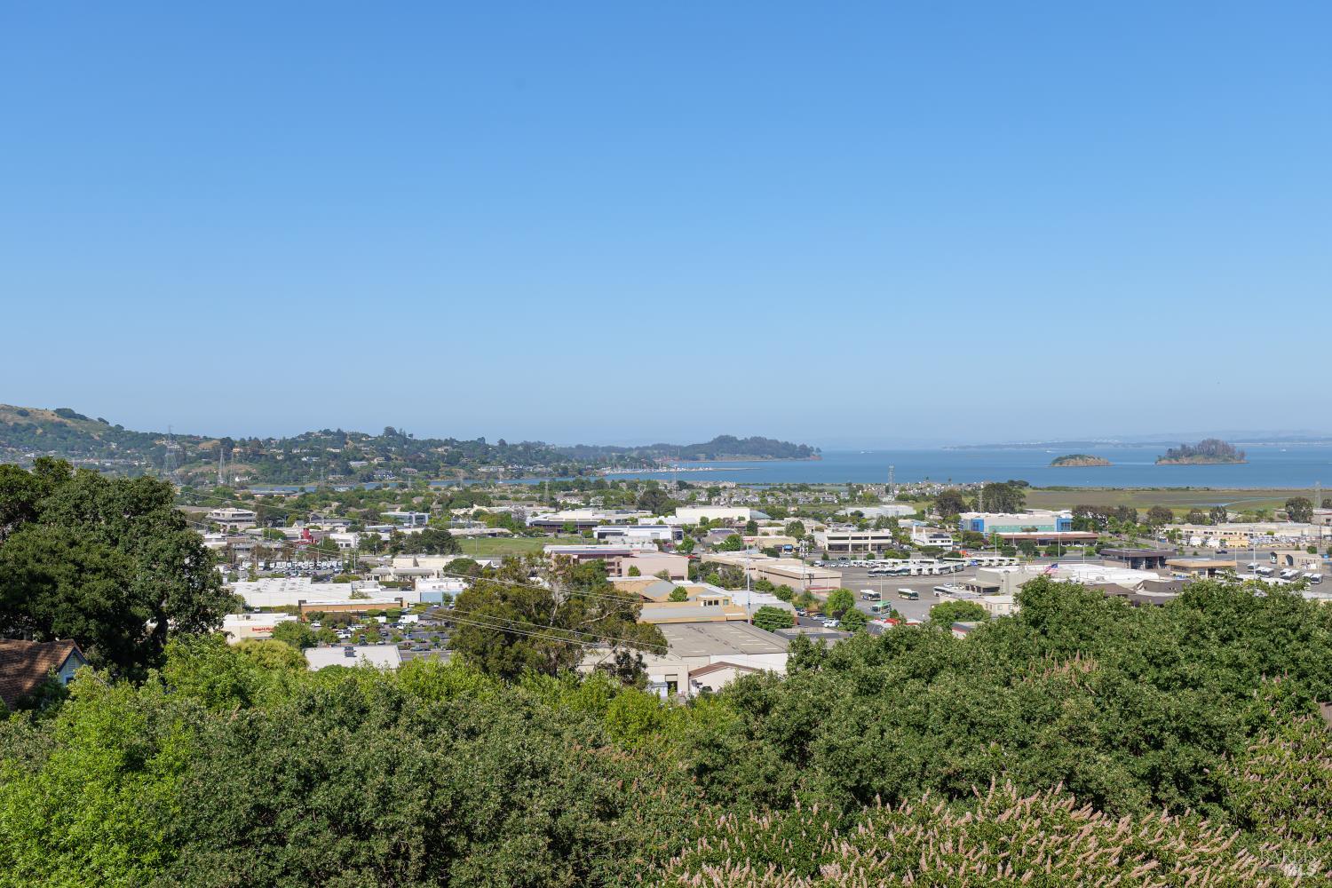 132 Tiburon Boulevard