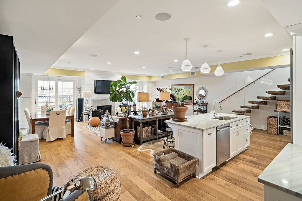 380 Bunker Hill St # 307