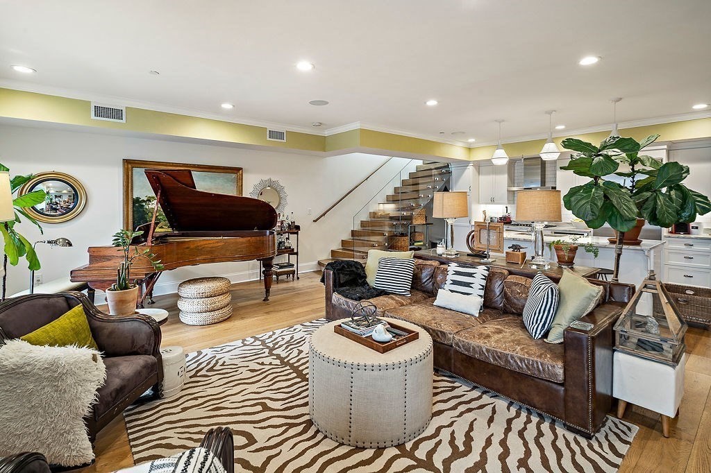 380 Bunker Hill St # 307