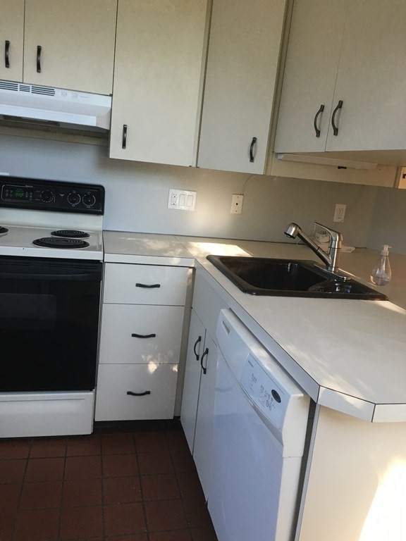 60 Charlesgate W # 2B