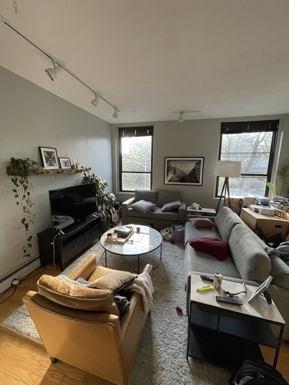 60 Charlesgate W # 2B