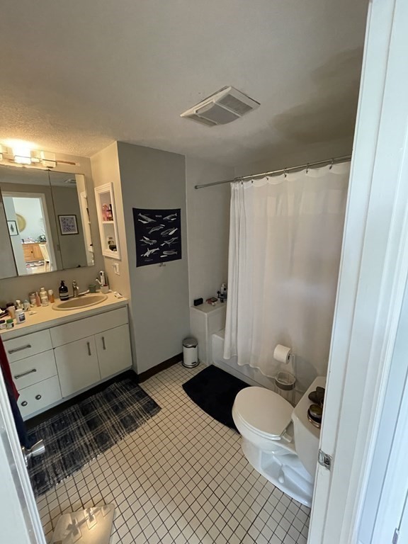 60 Charlesgate W # 2B