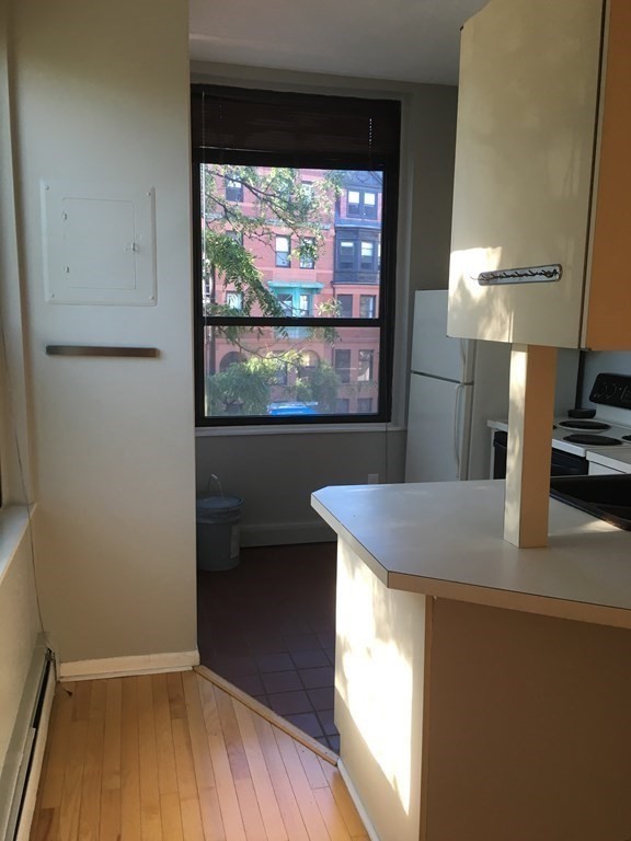 60 Charlesgate W # 2B