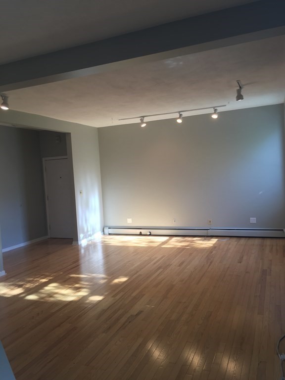 60 Charlesgate W # 2B