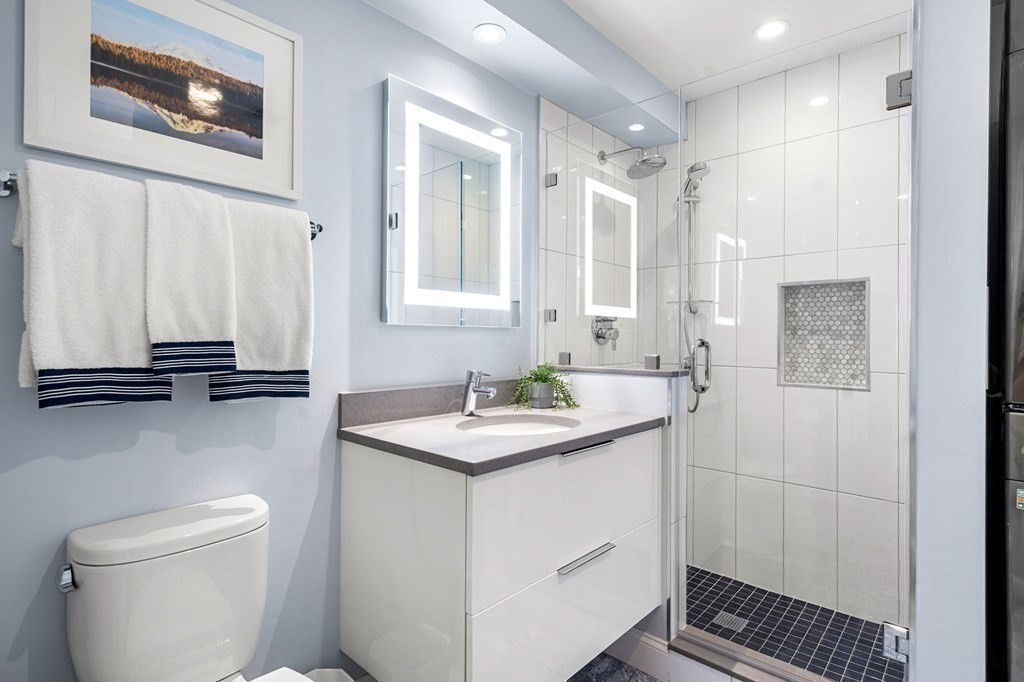 214-216 W 7th Street # 2R