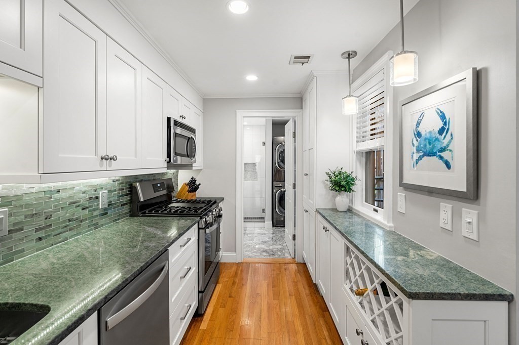 214-216 W 7th Street # 2R