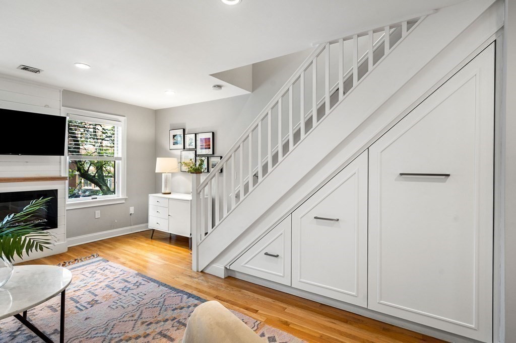 214-216 W 7th Street # 2R