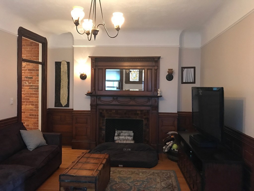 295 Commonwealth # 4C