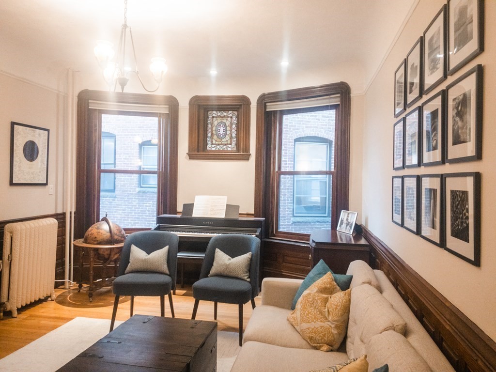 295 Commonwealth # 4C