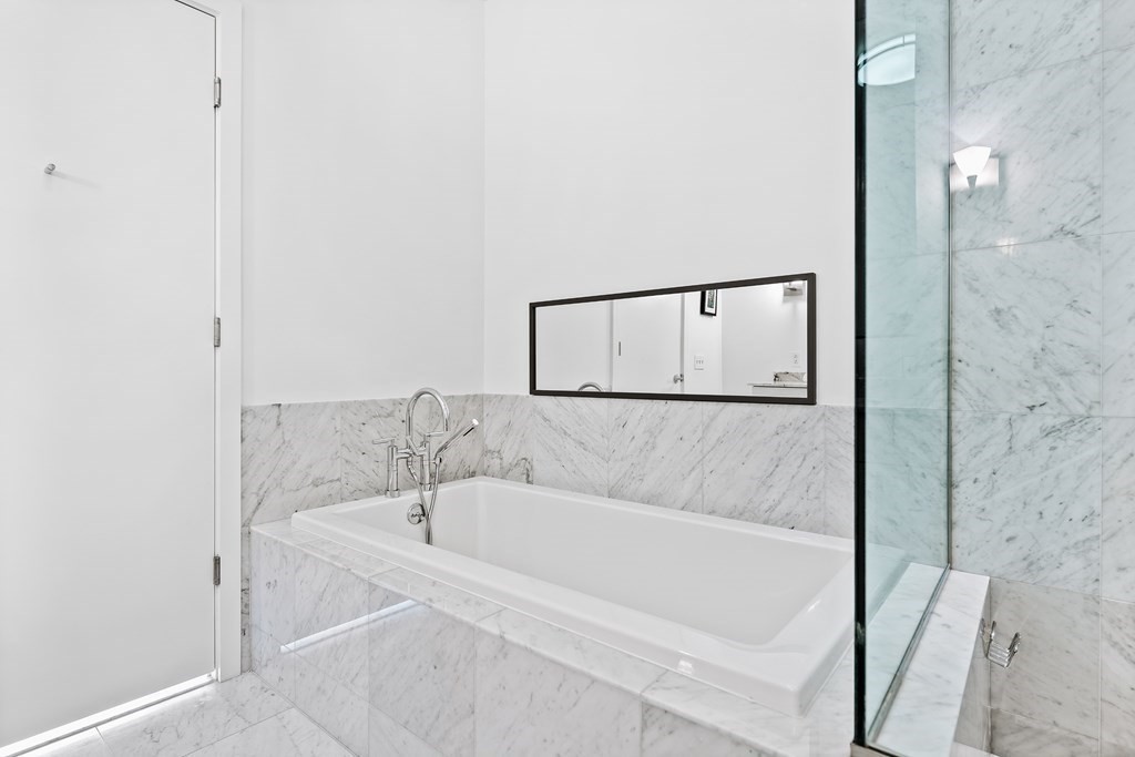 360 Newbury St # 605