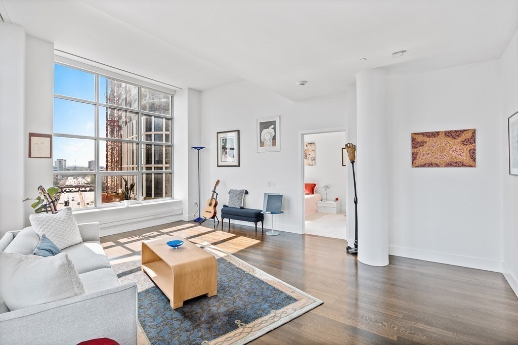 360 Newbury St # 605