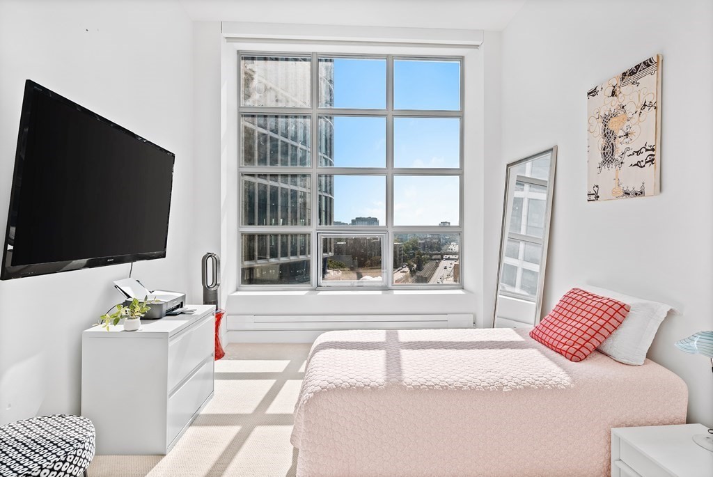 360 Newbury St # 605