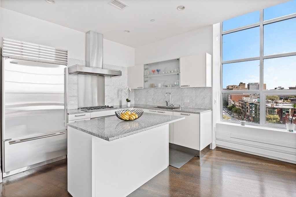 360 Newbury St # 605