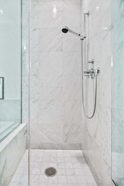 360 Newbury St # 605