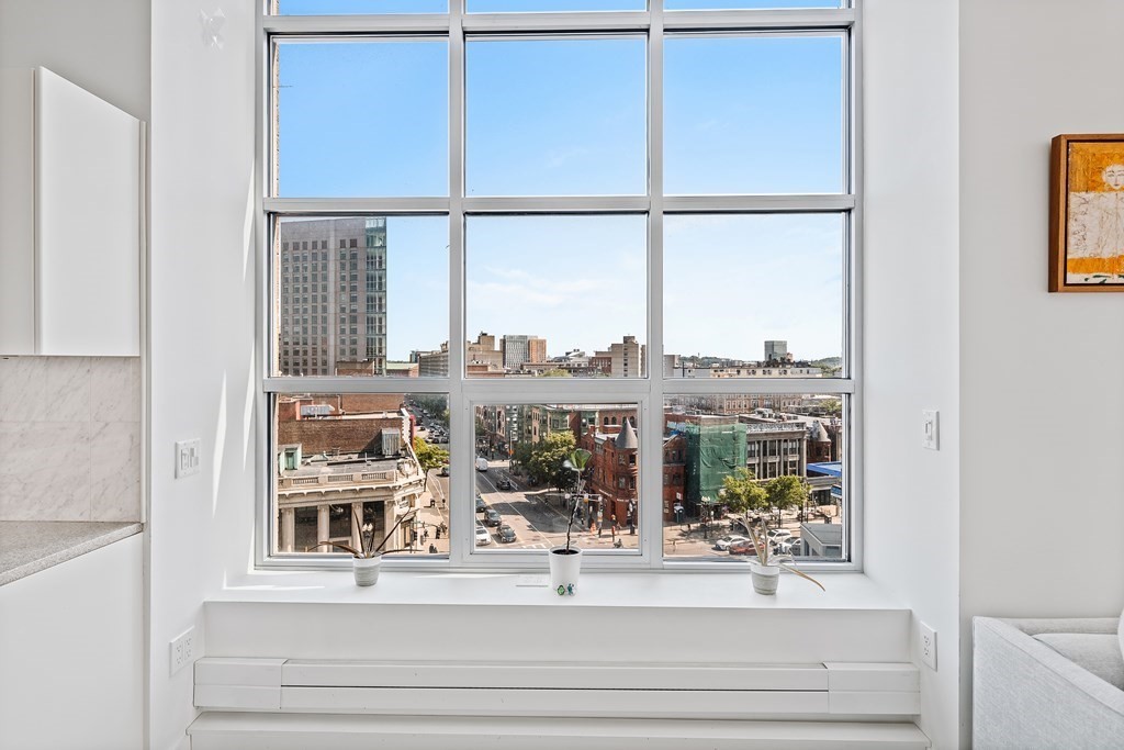 360 Newbury St # 605