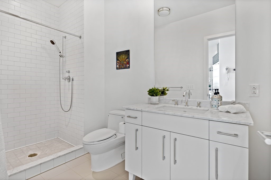 360 Newbury St # 605