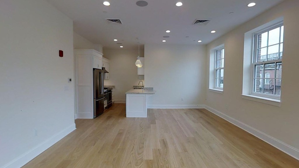 380 Bunker Hill St # 115