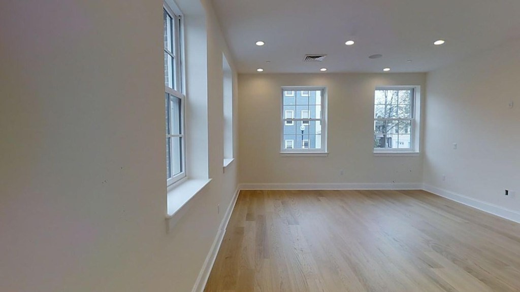 380 Bunker Hill St # 115