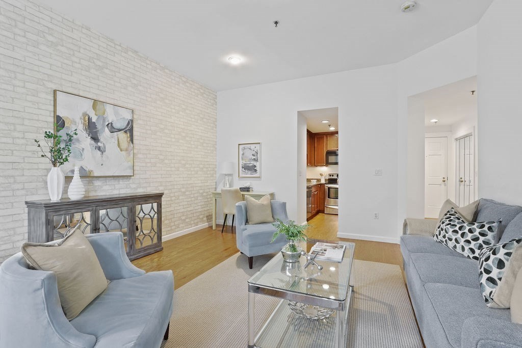 416 Marlborough St # 203