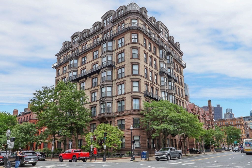 416 Marlborough St # 203