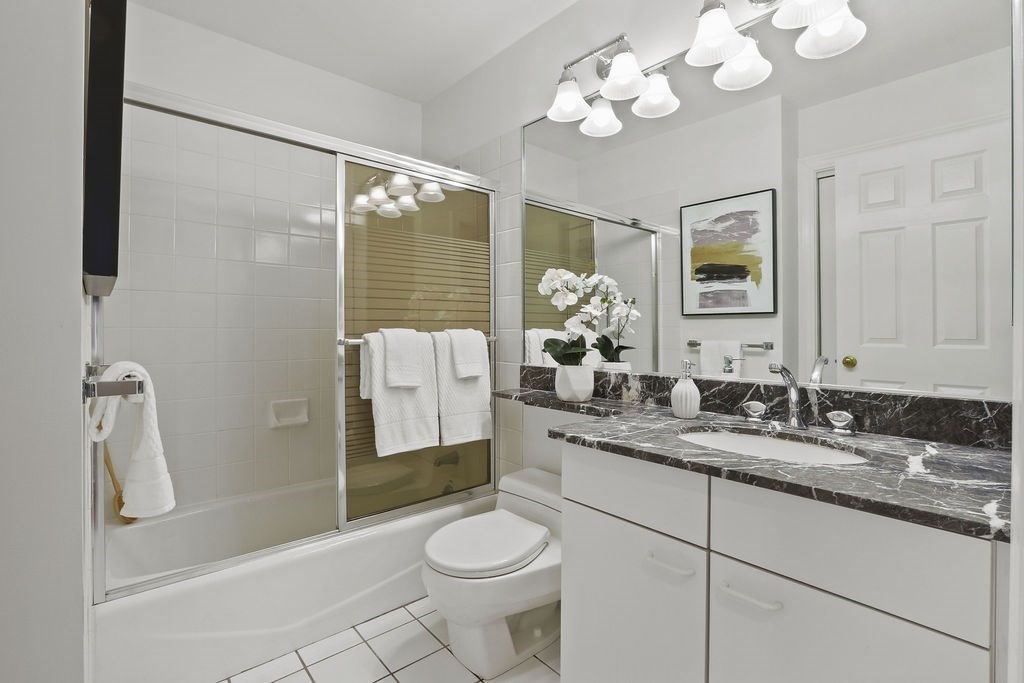 416 Marlborough St # 203