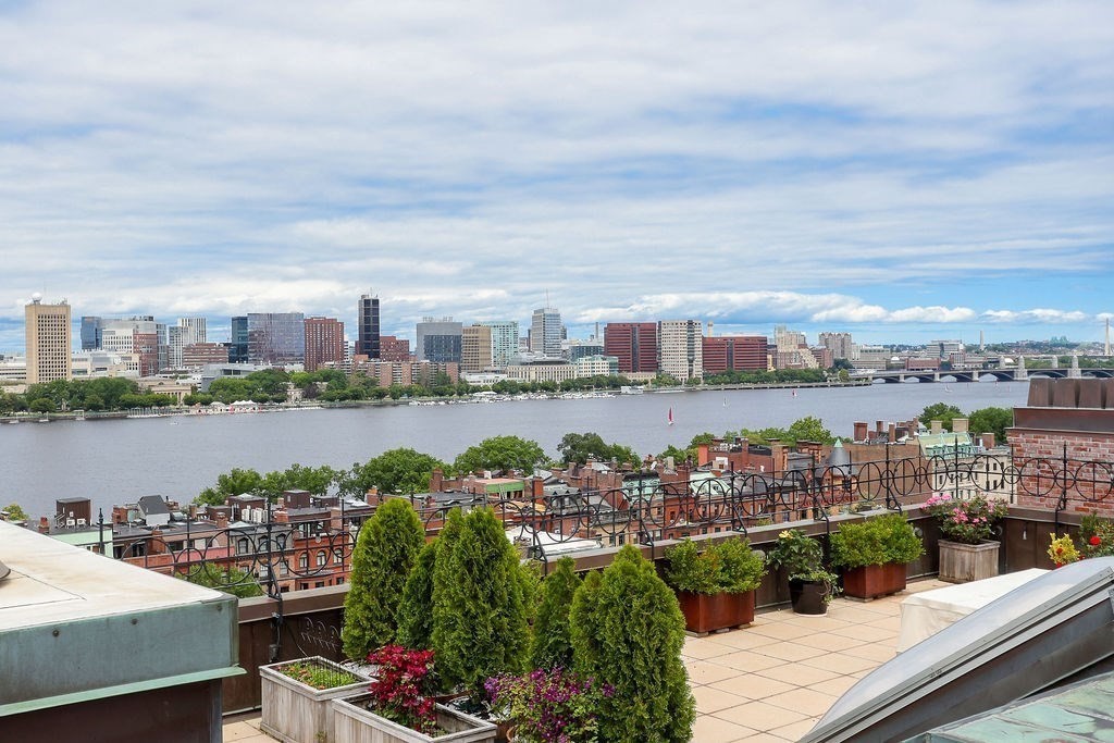 416 Marlborough St # 203