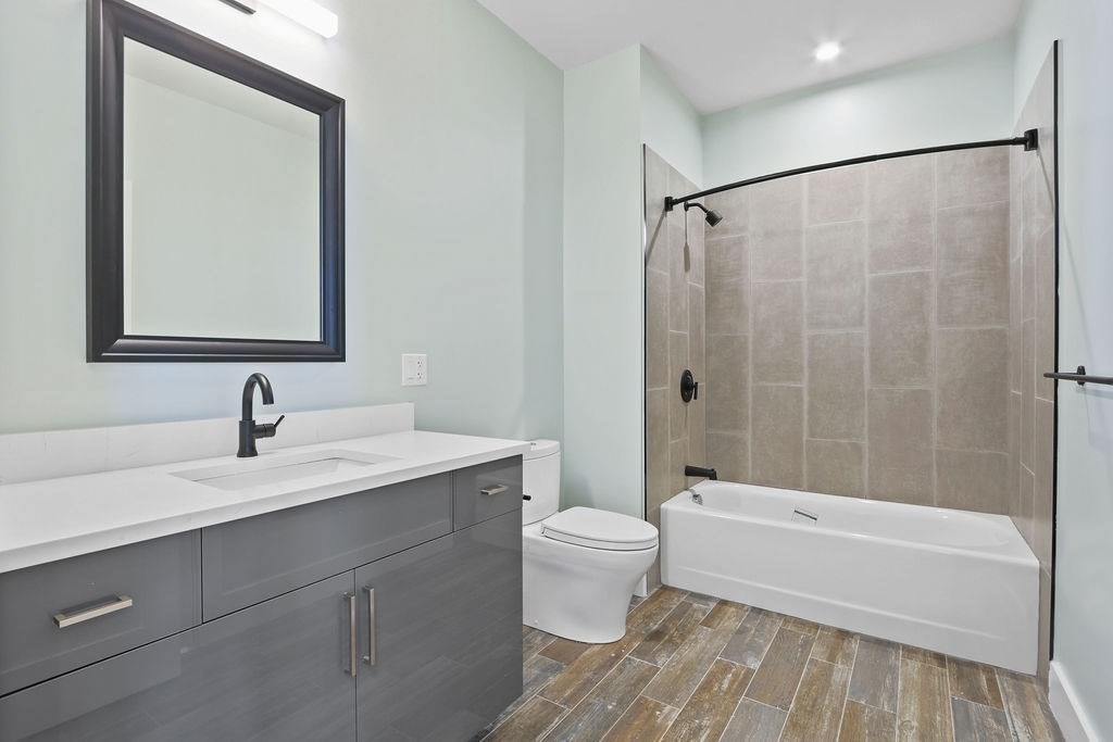 60 Cross St. E # 324