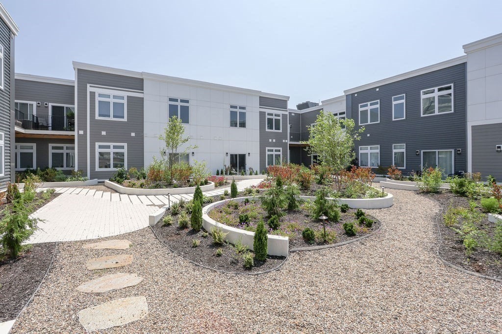 60 Cross St. E # 324