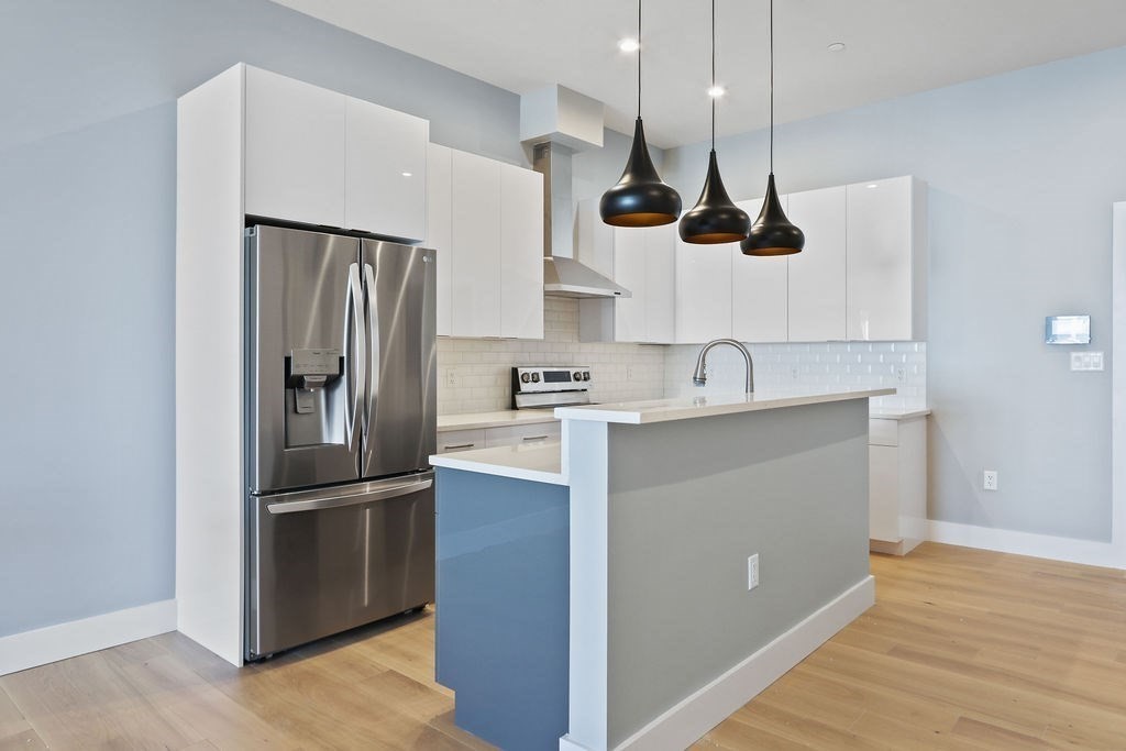 60 Cross St. E # 324