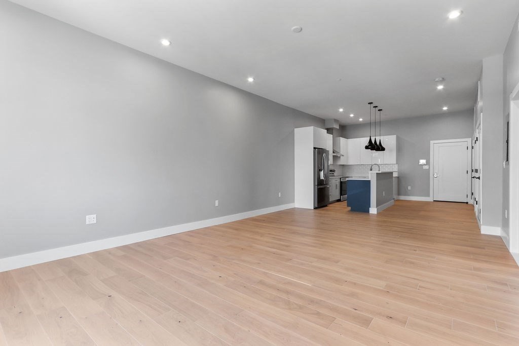 60 Cross St. E # 324