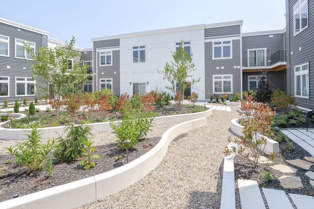 60 Cross St. E # 324