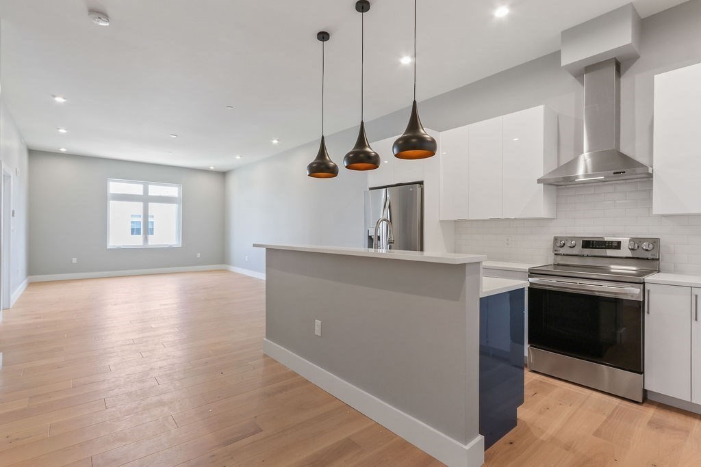 60 Cross St. E # 324