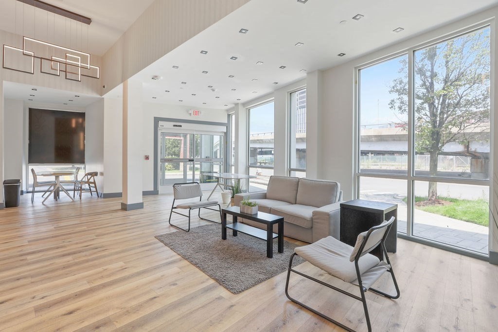 60 Cross St. E # 324