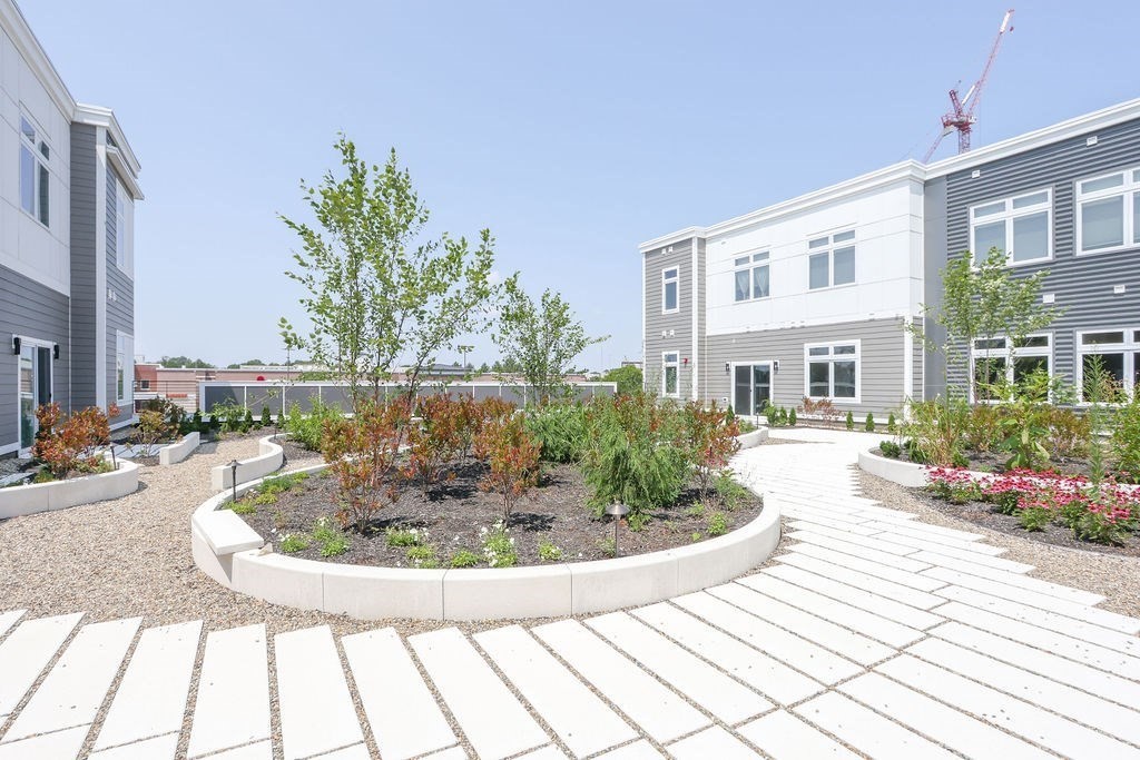 60 Cross St. E # 324