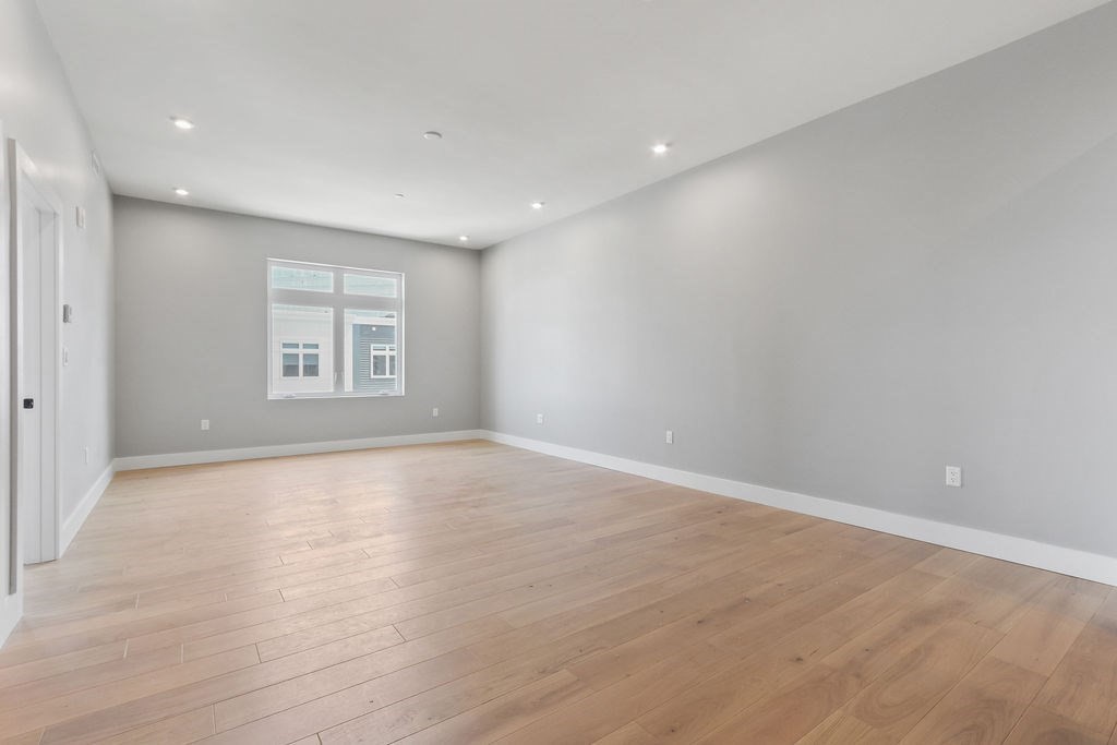 60 Cross St. E # 324