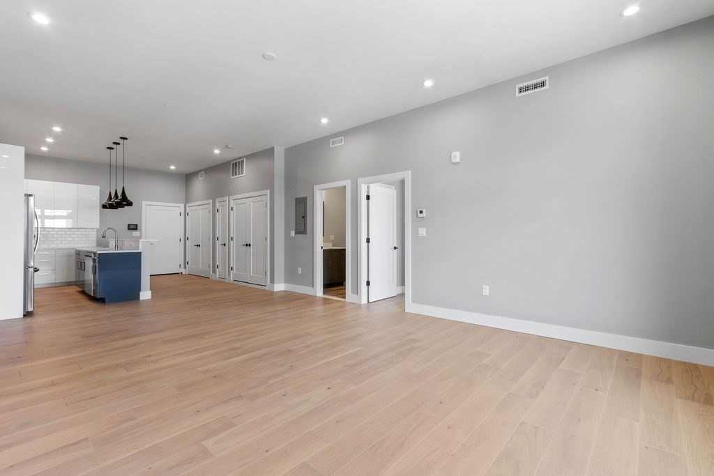 60 Cross St. E # 324