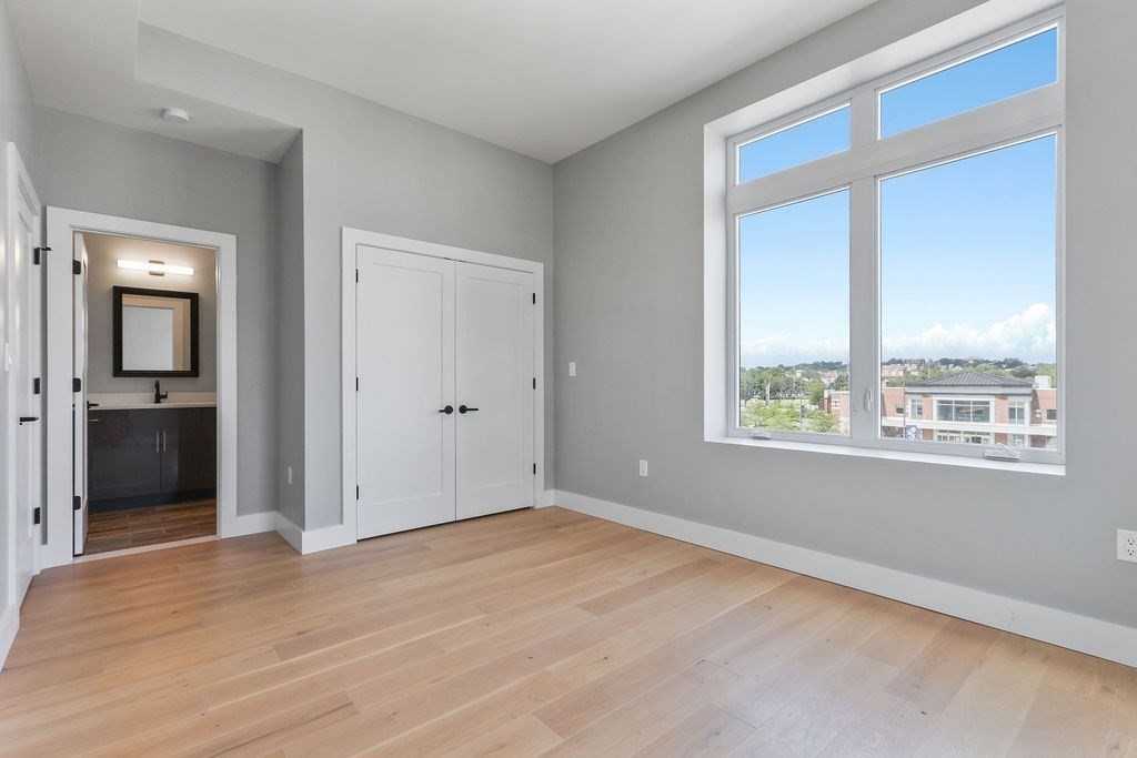 60 Cross St. E # 324