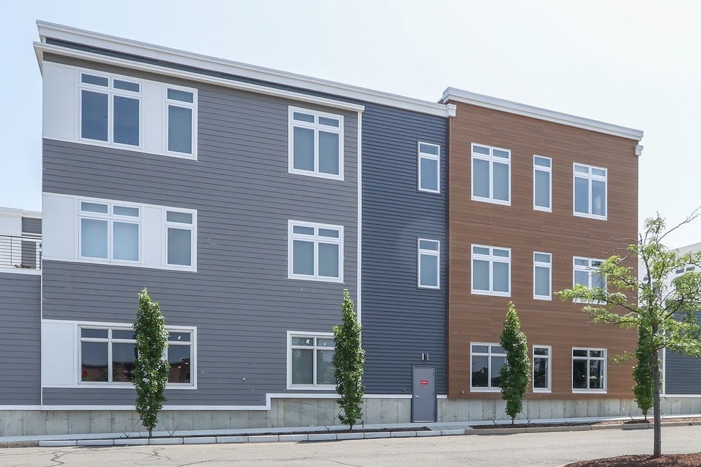 60 Cross St. E # 324