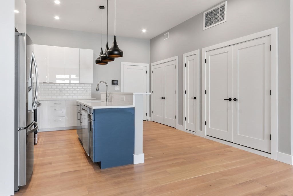 60 Cross St. E # 324