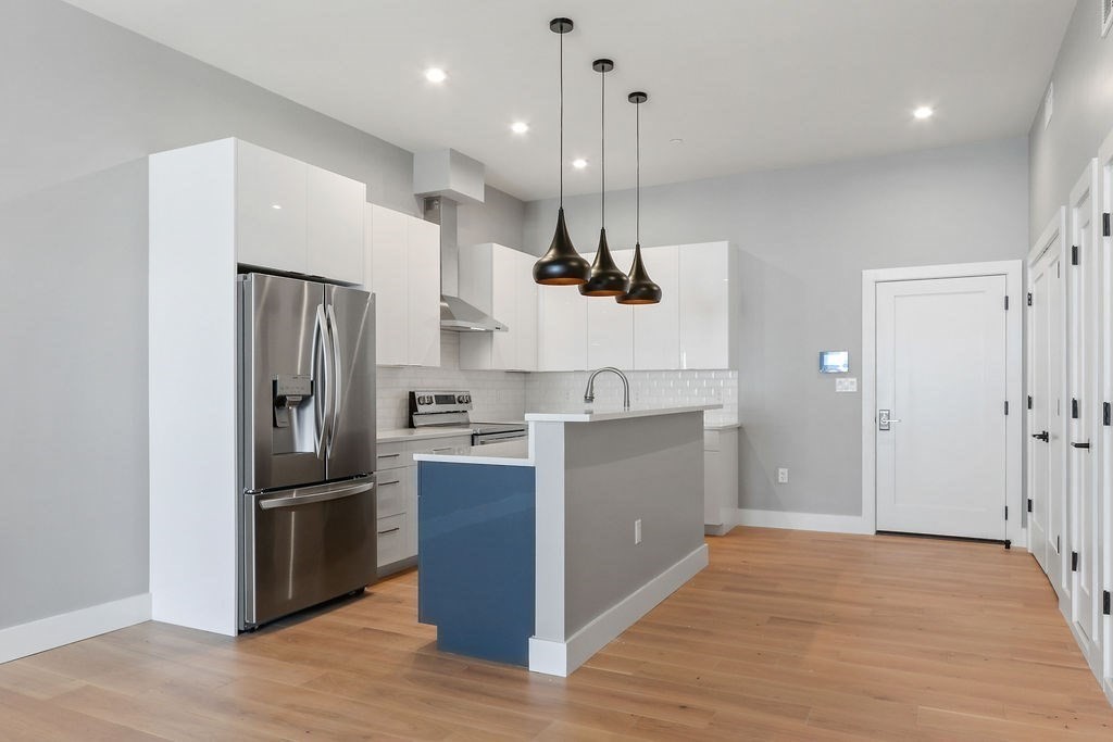 60 Cross St. E # 324