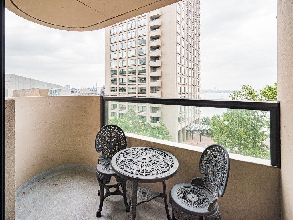 65 East India Row # 5C